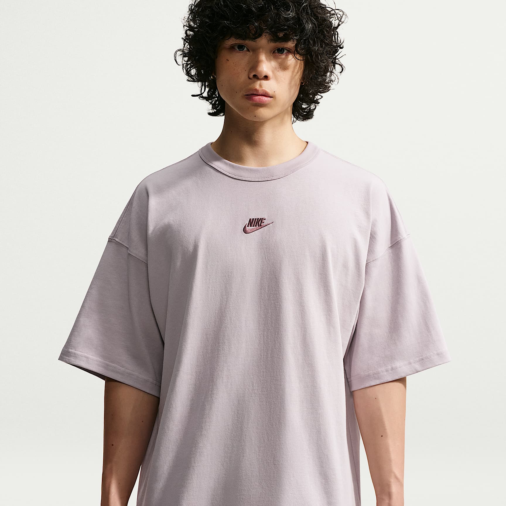 Nike Sportswear Premium Essentials Men's Oversized T-Shirt. Nike CA